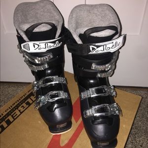 DALBELLO LIKE NEW WOMENS SKI BOOTS size 6.5